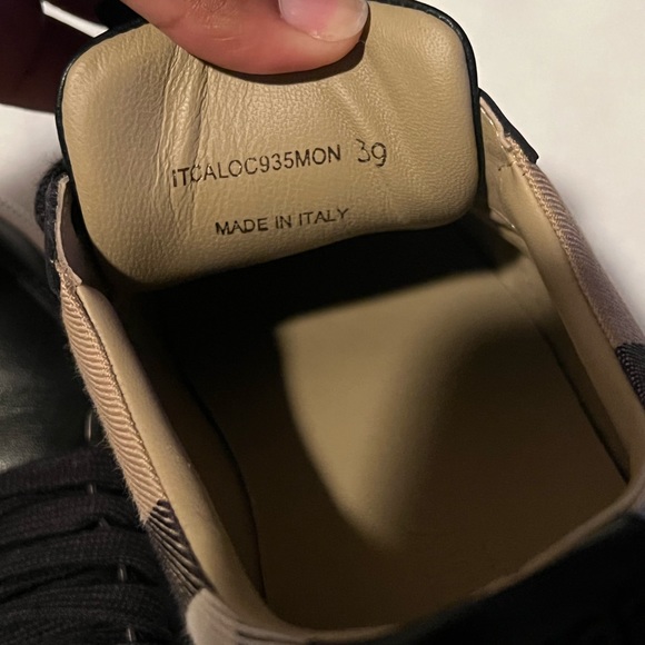 Burberry Sneakers size 9 - Picture 9 of 12